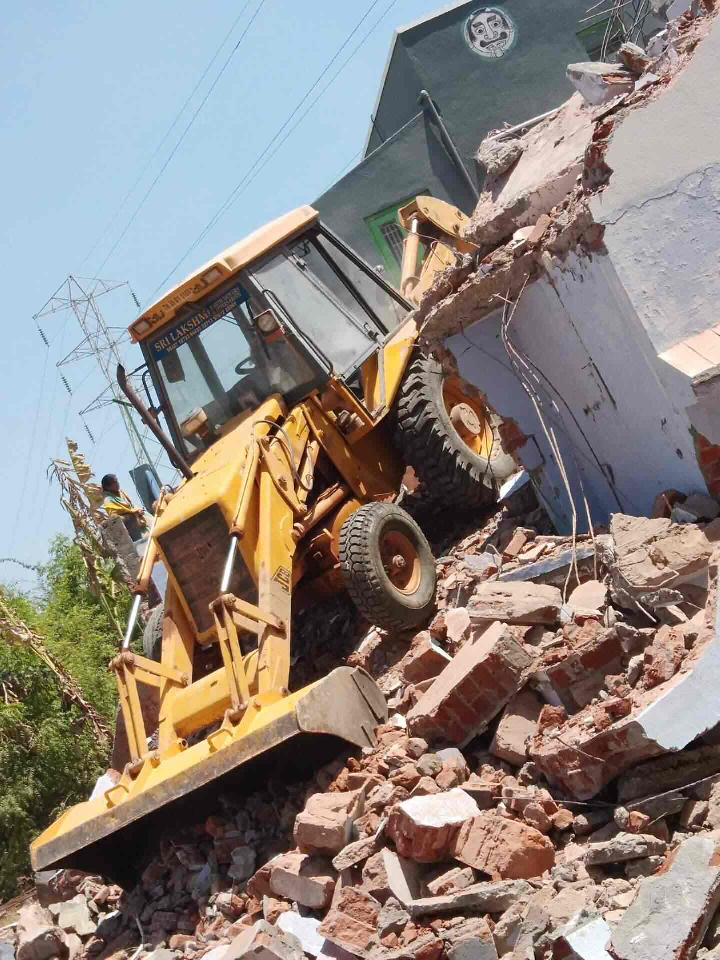 velayutham-building-demolition-erode-city-erode-bpex2rljxr